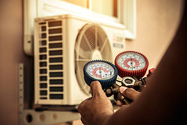 Professional Hvac technician working in Springville, UT